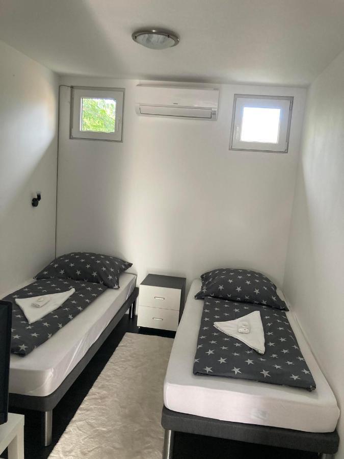 الشقق الفندقية Ceglédفي  Arany Apartman المظهر الخارجي الصورة